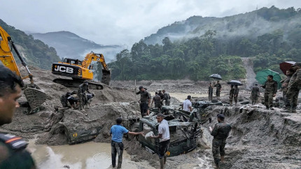 Bilanțul inundațiilor devastatoare din Himalaya crește Sunt peste 165 de morți și 1.500 de dispăruți  inclusiv aproape 600 de turiști străini  VIDEO