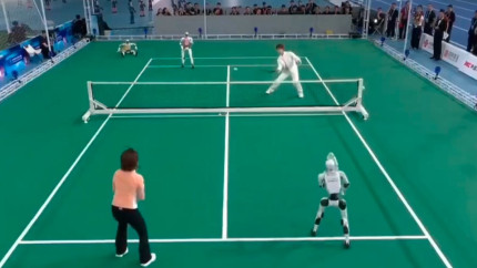 În timp ce Călin Georgescu susține că AI-ul este antihrist digital roboții din China joacă deja tenis cu oamenii și iau singuri decizii pe teren - VIDEO