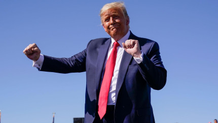 Cu o lună înainte de alegeri Trump oferă americanilor motorină roșie un combustibil scutit de taxe și rezervat până acum doar utilajelor agricole