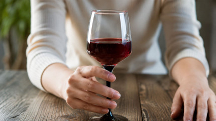 Chiar și consumul redus de alcool înainte de sarcină ar putea avea efecte neașteptate