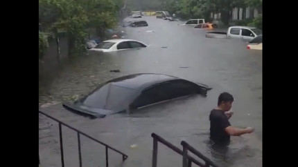 Inundații catastrofale în Thailanda Bangkok declarat zonă afectată de dezastru după ploi torențiale. Aproape 300 de litri pe metru pătrat au căzut în 48 de ore