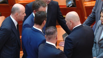 Presa străină avertismente serioase după respingerea Cabinetului Mureșan Ratingul țării este în pericol