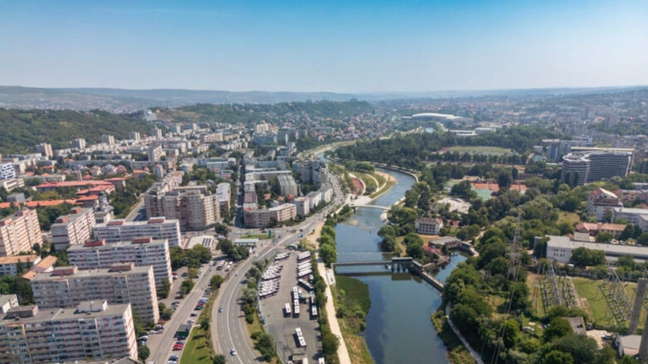Cluj-Napoca cu aproape 50 mai scump decât Bucureștiul la apartamente. Unde sunt cele mai scumpe apartamente din România Floreasca ajunge la 4.462 euromp. La polul opus Onești are 975 euromp