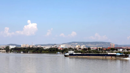 Dunărea seacă la intrarea în România. Debitul a ajuns la un minim istoric și este de trei ori mai mic decât normalul lunii septembrie