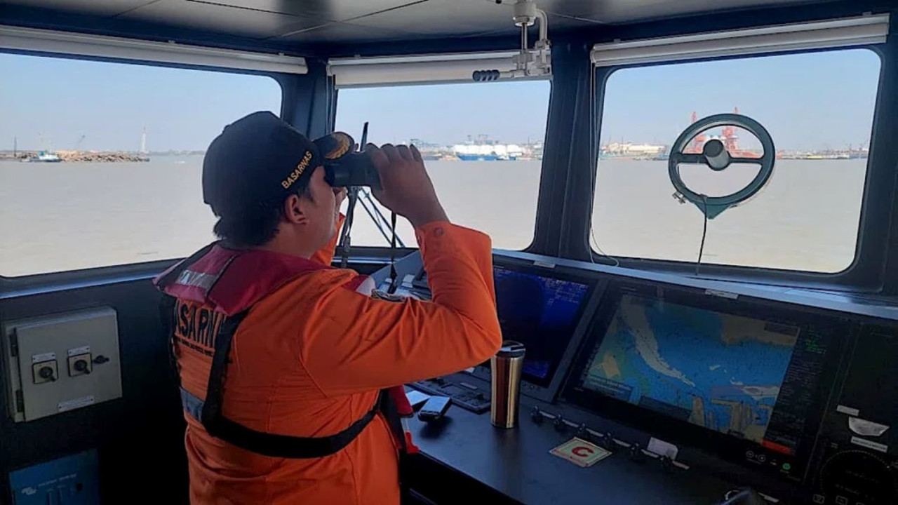Tragedie în Marea Java un feribot având la bord 243 de persoane dat dispărut. Căutările continuă dar deocamdată doar 102 persoane au fost salvate