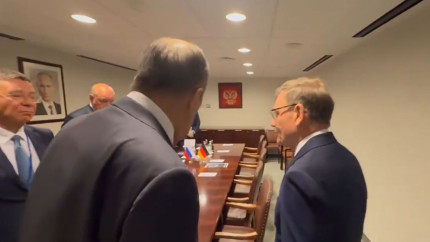 Întâlnire surpriză sub portretul lui Putin între Lavrov și ministrul de Externe al Germaniei. Primul contact direct la nivel de miniștri între Germania și Rusia din ianuarie 2022