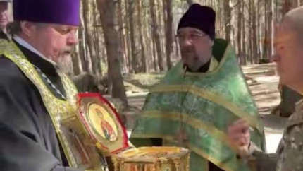 Aflați pe fugă militarii ruși ar fi pierdut moaștele sfântului Dmitri Donskoi trimise pe front să ridice moralul trupelor. Biserica neagă informația