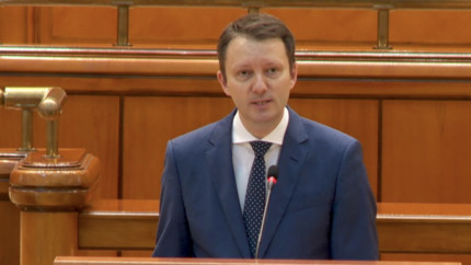 Siegfried Mureșan la votul de învestitură Zero risipă din banul public Mai puțini parlamentari și maximum trei secretari de stat în fiecare minister. Promite reducerea TVA la 19 și indexarea pensiilor în 2027