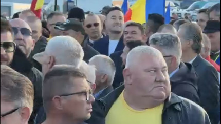 Marș la Moscova. Incidente la vizita lui Georgescu în piața de vechituri de la Oradea. Vânzătorii s-au plâns de AUR-iștii aduși din alte județe