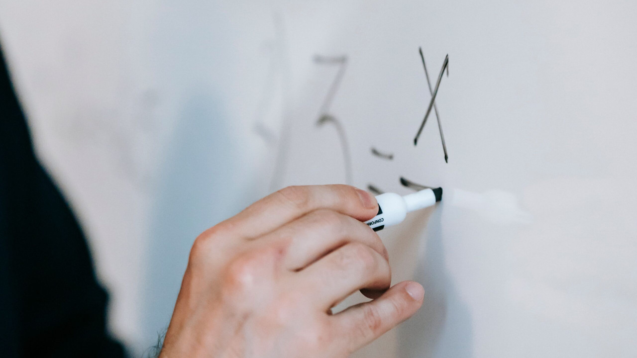 Semnal de alarmă în educație peste jumătate dintre elevii români nu ating nivelul minim la Matematică