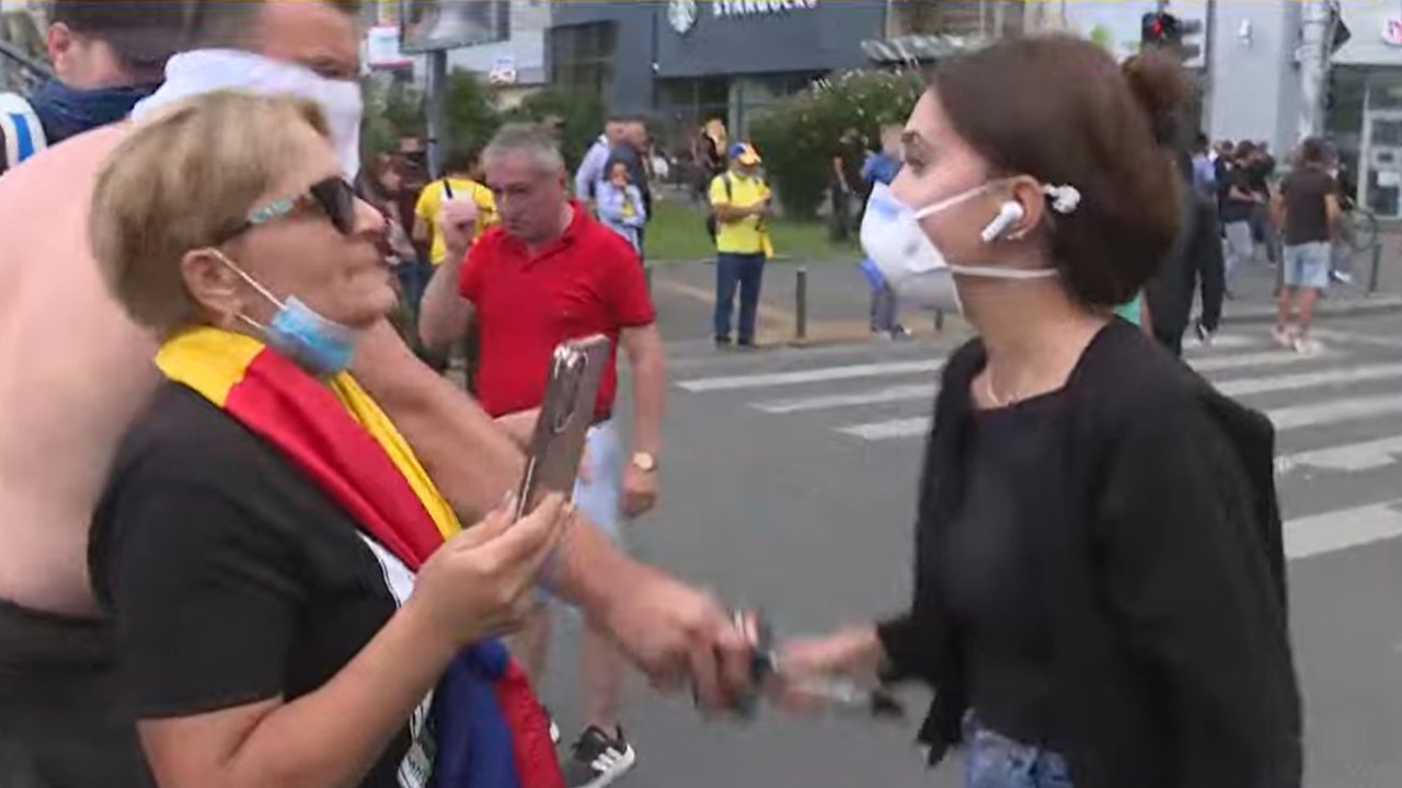 Trimisa Realitatea agresată în Piața Victoriei De ce pui mâna pe mine. Realitatea a incitat oamenii să iasă la protestul ciobanilor