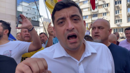 Să fie puhoi. Simion incita la manifestații la Arestul Central Jandarmeria anunță măsuri și peste 120 de amenzi
