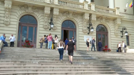ANALIZĂ De câți bani au nevoie tinerii pentru un trai decent în 2026. Calculul care arată că salariul de 4.500 de lei nu este suficient