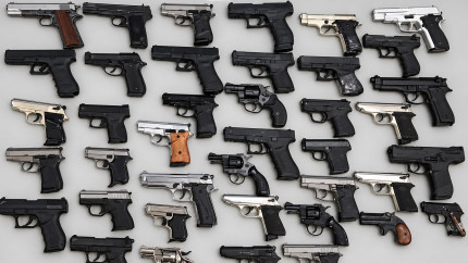 Zeci de arme din Bosnia ar fi ajuns la rețele infracționale europene. Unde duce ancheta
