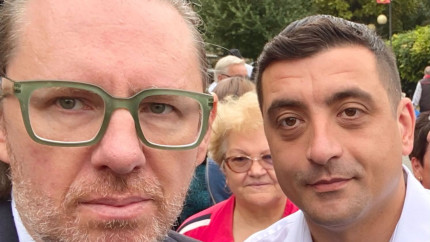 Voiculeț AUR confirmă că George Simion a trimis masiv membri AUR în Piața Victoriei I-a încurajat și i-a trimis către piață