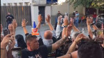 A cincea noapte de strigăte în fața Arestului Central. Locatarii nu mai suportă au început să arunce cu ouă 8211 VIDEO