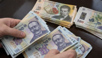 Banii pot purta mai mult decât valoare. Ce rol are materialul bancnotelor în supraviețuirea microbilor