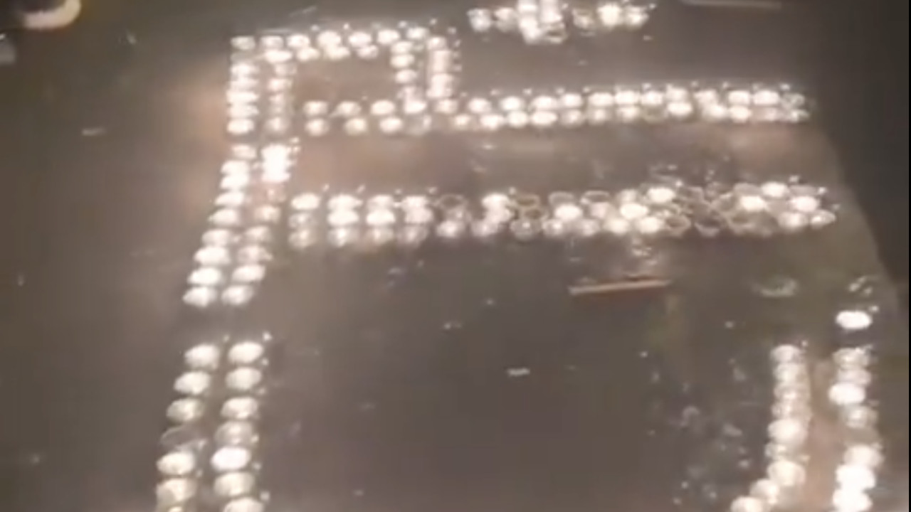 CTP blestemat în grup la Arestul Central. Manifestanții i-au aprins lumânări jurnalistului pentru că dorea moartea domnului Călin Georgescu - VIDEO