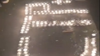 CTP blestemat în grup la Arestul Central. Manifestanții i-au aprins lumânări jurnalistului pentru că dorea moartea domnului Călin Georgescu 8211 VIDEO