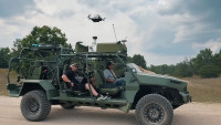 Un nou sistem care încarcă dronele de atac și oferă spațiu de lansare poate transforma războiul