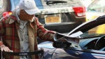 Noi detalii despre Cerșetorul cu Lexus Face naveta de la Huși la Iași are casă și patru mașini și nu acceptă mâncare sau băutură ci doar cash