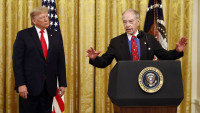 Senatorul american Chuck Grassley înregistrat pentru alegerile din 2028. Prezent în Congres încă din 1958 el ar avea 101 ani la finalul unui nou mandat