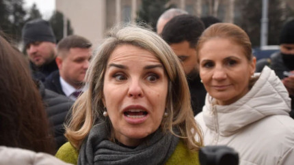 Apă fructe energie Cristela Georgescu i-a trimis soțului său care refuză mâncarea de la arest trei plase cu mere Mergem înainte