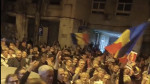 Exasperați de urlete locatarii de lângă Arestul Central au aruncat cu ouă de la balcoane. Susținătorii lui Georgescu i-au catalogat drept trădători