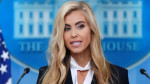 Debut dezastruos pentru noua purtătoare de cuvânt a lui Trump. Oficialii Casei Albe o critică dur dar președintele este încântat