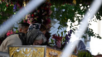 Peste 100.000 de credincioși s-au rugat deja la racla Sfintei Cuvioase Parascheva. Pelerinajul de la Iași se apropie de un nou record