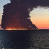 Pericol de poluare masivă în Marea Neagră după incendierea unui petrolier rusesc. Kremlinul neagă scurgerile de petrol dar a închis plajele din Soci