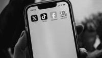Război între Meta și TikTok. Reclamele platformei chineze interzise în SUA și alte șase țări