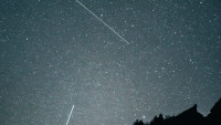 Spectacol pe cerul României în octombrie Trei ploi de meteori și Luna Vânătorului. Când pot fi văzute