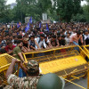 Haos la New Delhi Mii de protestatari reținuți și stații de metrou închise pentru a stopa manifestațiile de protest ale Mișcării Gândacilor  VIDEO