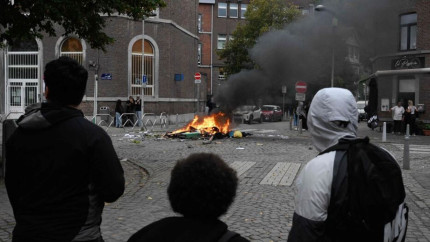 Haos la protestele liceenilor din Belgia 18 polițiști răniți și 15 copii loviți de un dispozitiv pirotehnic