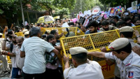 Proteste masive în India după eliminarea a 130 de milioane de alegători de pe listele electorale Poliția a blocat capitala și a arestat liderii Mișcării Gândacilor