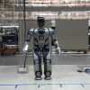 Roboți umanoizi chinezi vor prelua sarcini logistice în fabricile Volkswagen 8211 VIDEO