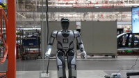 Roboți umanoizi chinezi vor prelua sarcini logistice în fabricile Volkswagen 8211 VIDEO