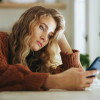 Cercetătorii au descoperit că derulatul excesiv al conținutului de pe telefonul mobil afectează grav memoria somnul și echilibrul