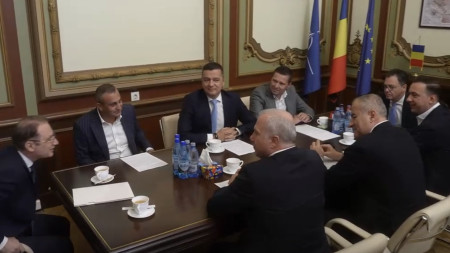 Cine sunt specialiștii PSD invocați de Grindeanu după întâlnirea cu Luca Niculescu. Trei baroni locali un fost condamnat Bogdan Ivan și Radu Oprea