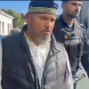 Săltat de jandarmi dacul lui Georgescu își cere iertare pentru agresarea jurnaliștilor în fața DIICOT 8211 VIDEO
