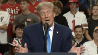 Trump către susținători Aș putea să spun cele mai stupide lucruri iar voi tot m-ați aplauda. Publicul a răspuns cu aplauze 8211 VIDEO